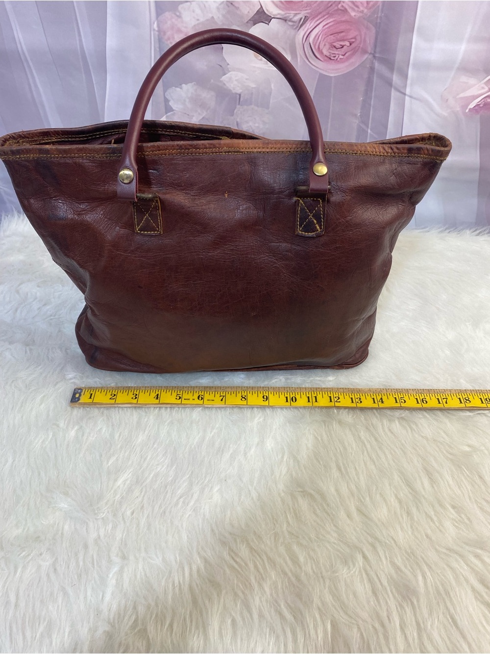 Classic Brown Leather Tote Bag - Elegant Everyday Carry - Picture 4 of 5